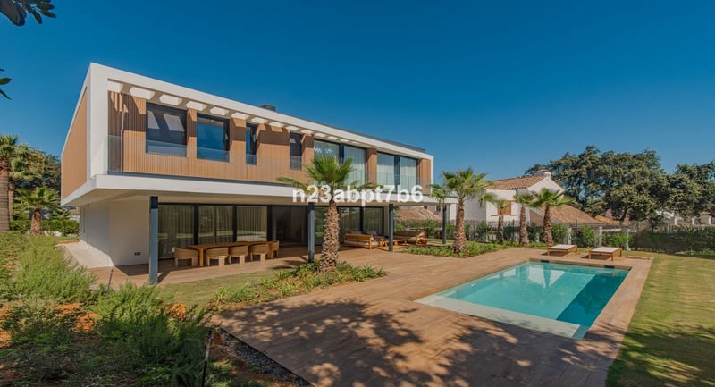 Villa in Sotogrande - view 1