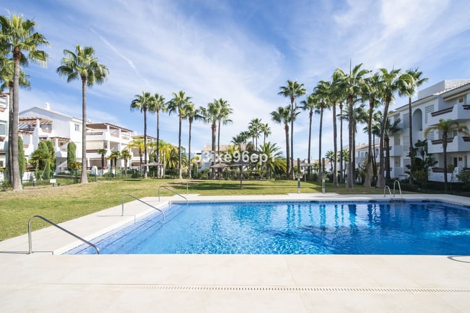 Apartment in Estepona - view 1