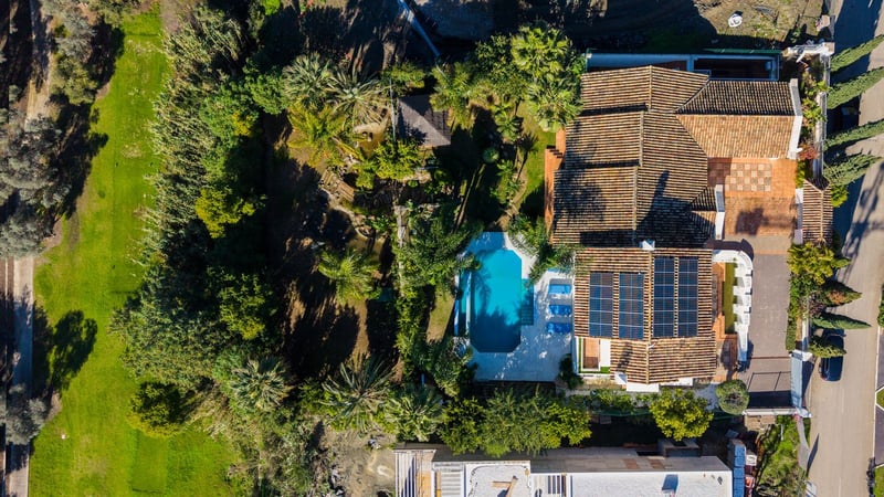 Villa in El Paraiso - view 1