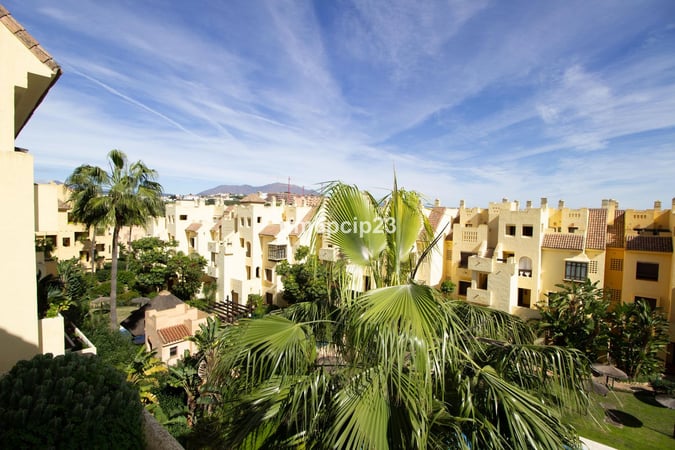 Apartment in La Duquesa - view 1