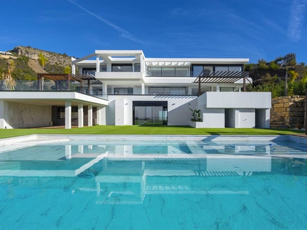 Villa in Benahavis - view 1