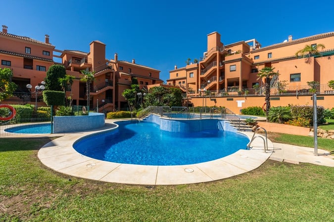 Apartment in Elviria - view 1