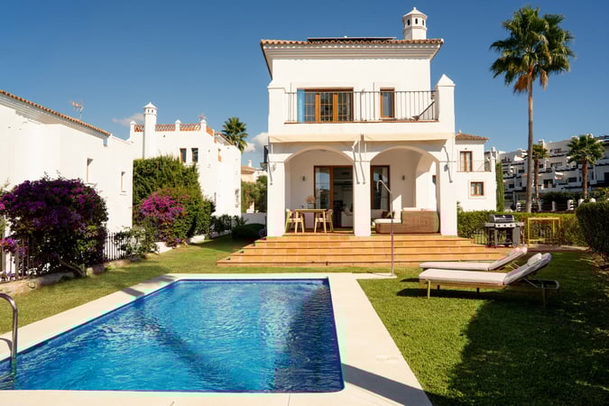 Villa in Estepona - view 1