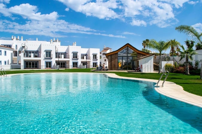 Apartment in Benahavis - view 1