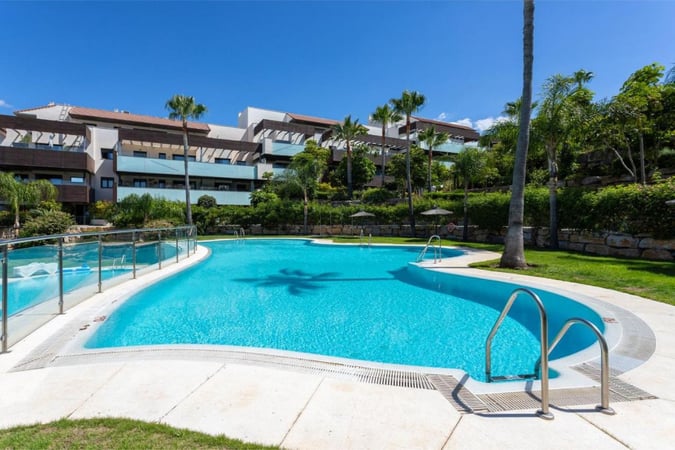 Apartment in Benahavis - view 1