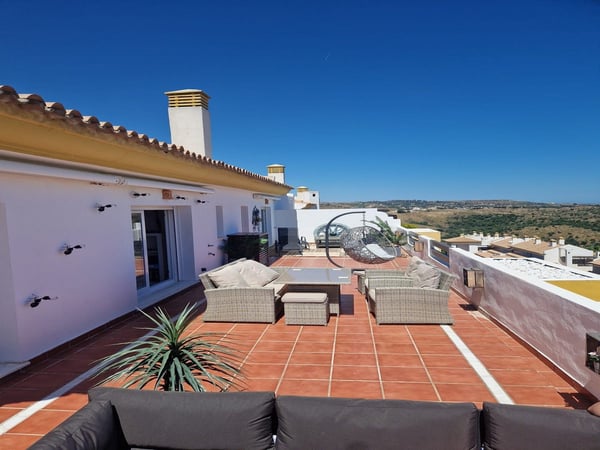 Penthouse in Sitio de Calahonda - view 1