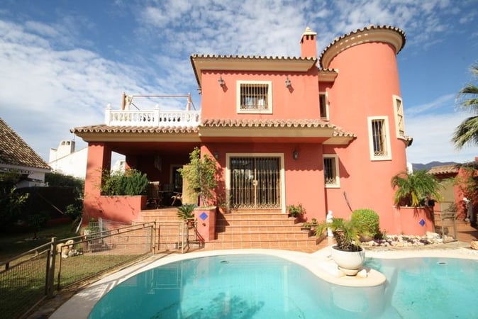 Villa in Las Chapas - view 1