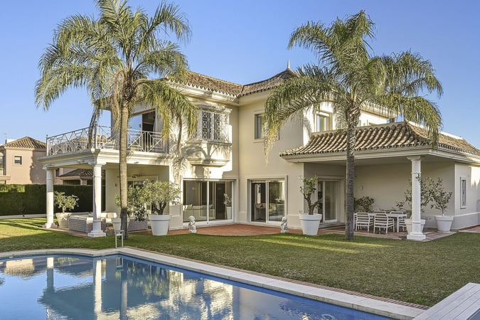 Villa in Guadalmina - view 1