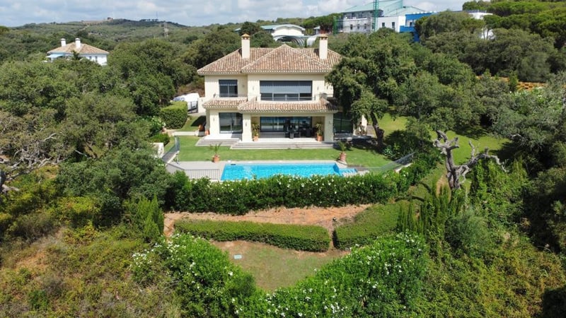 Villa in Sotogrande - view 1