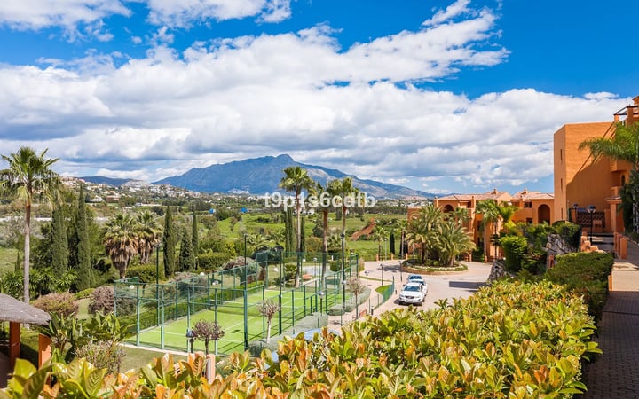 Apartment in Benahavis - view 1