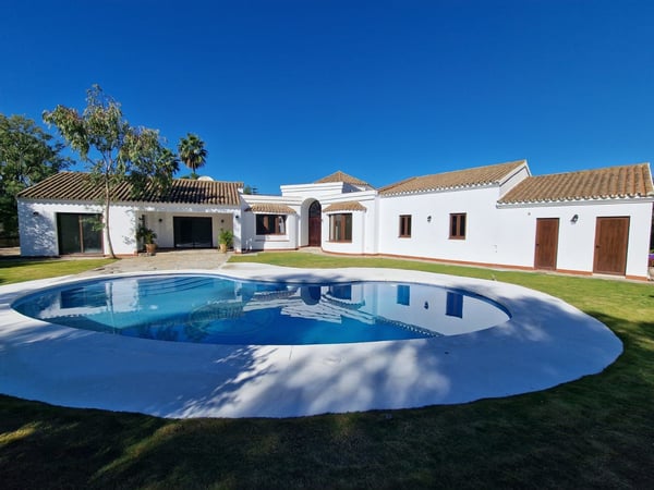 Villa in Sotogrande - view 1