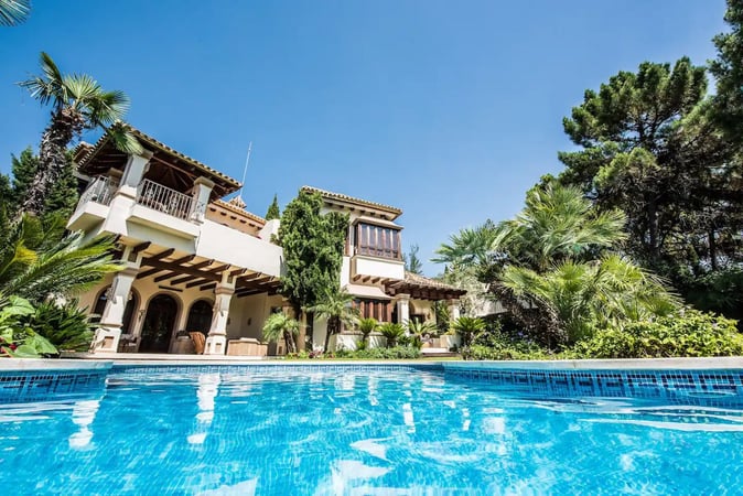Villa in Benahavis - view 1