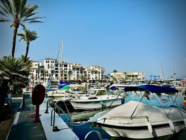 Apartment in La Duquesa - view 1