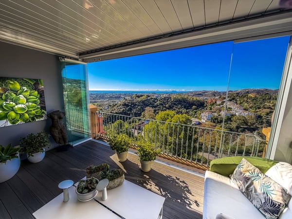 Penthouse in Benahavis - view 1