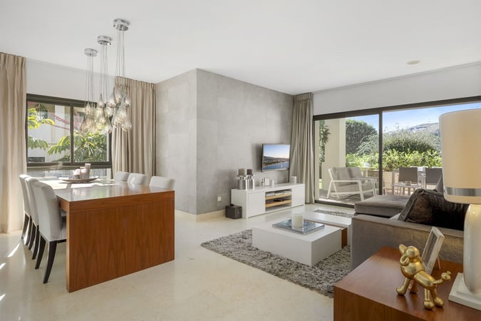 Apartment in Benahavis - view 1