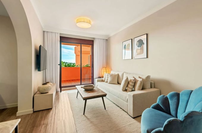 Apartment in Benahavis - view 1