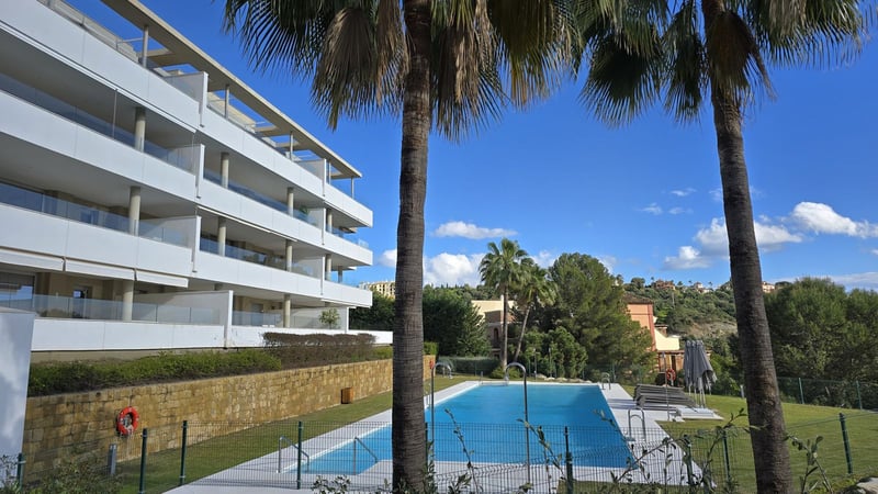 Apartment in Benahavis - view 1
