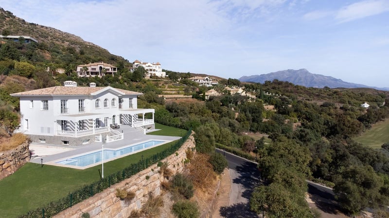 Villa in Benahavis - view 1