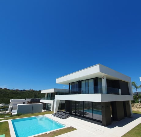 Villa in La Duquesa - view 1