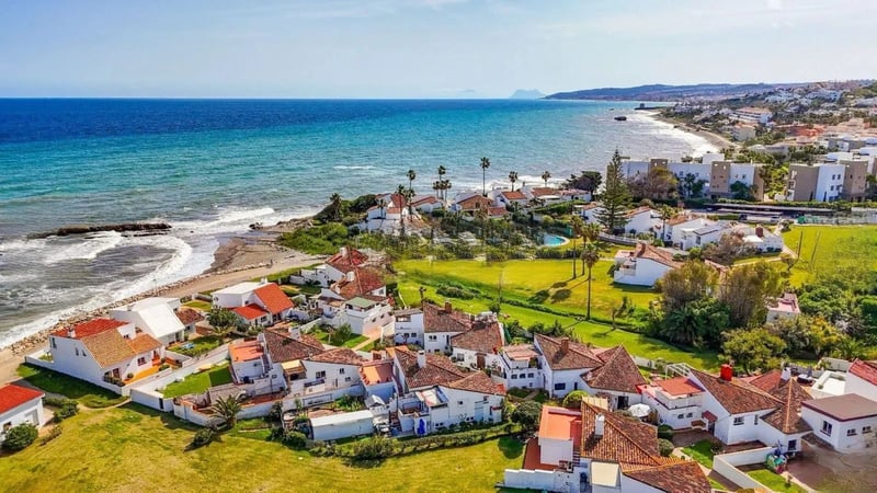 House in Estepona - view 1
