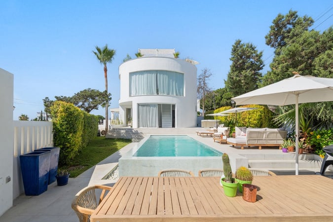 Villa in Marbella Del Este - view 1