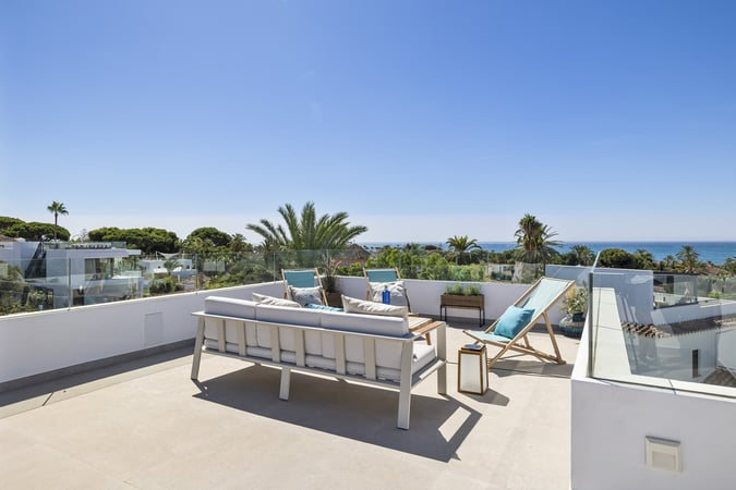 Villa in Marbella Del Este - view 1