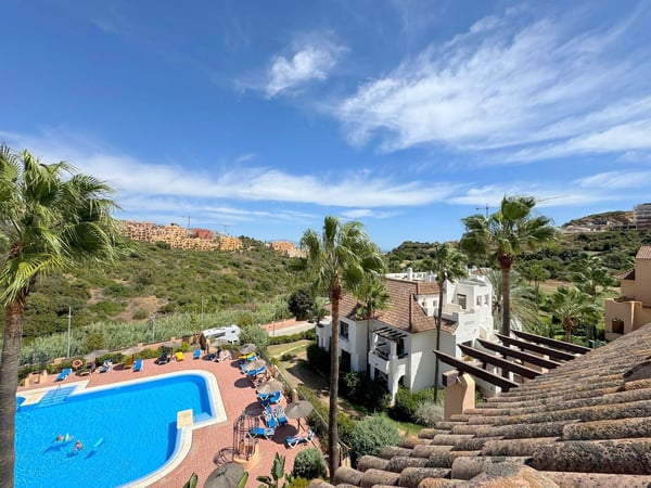 Penthouse in La Duquesa - view 1