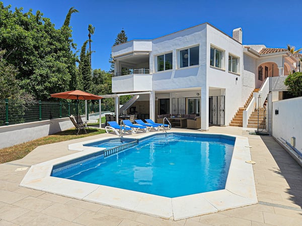 Villa in Malaga - view 1