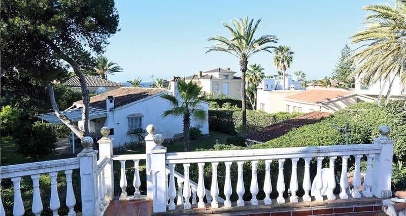 Villa in Marbella Del Este - view 1