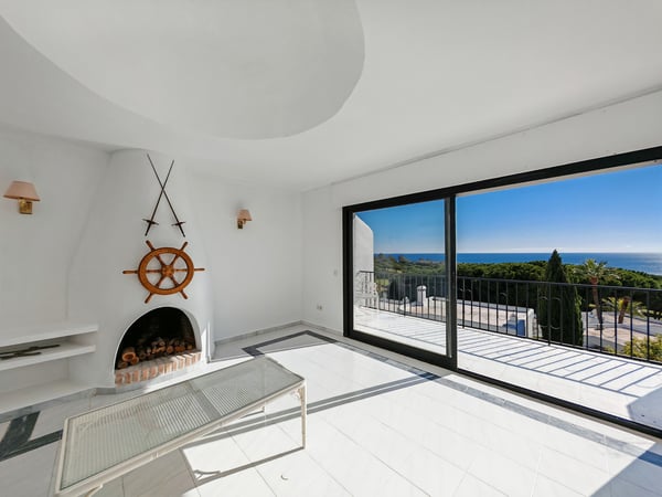 House in Cabopino - view 1
