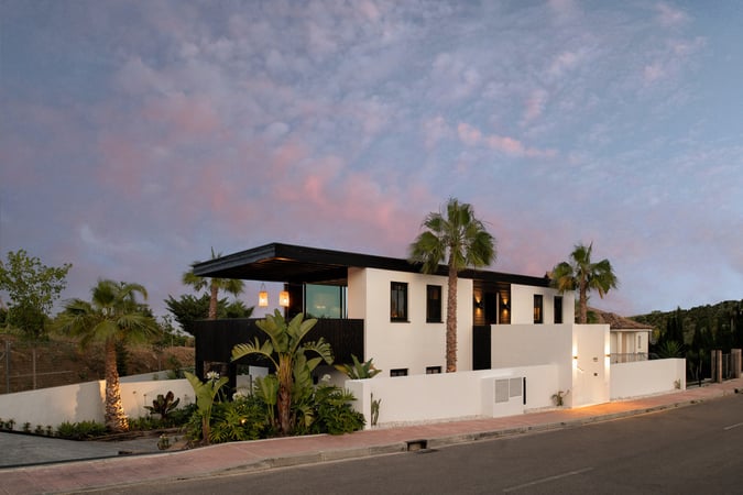 Villa in Estepona - view 1
