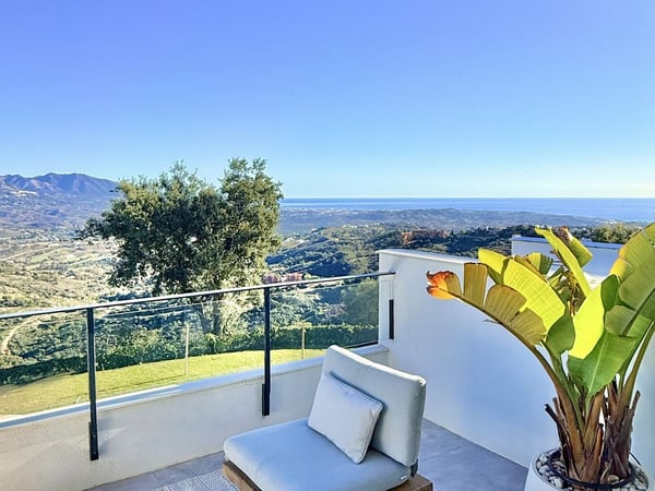 House in Elviria - view 1