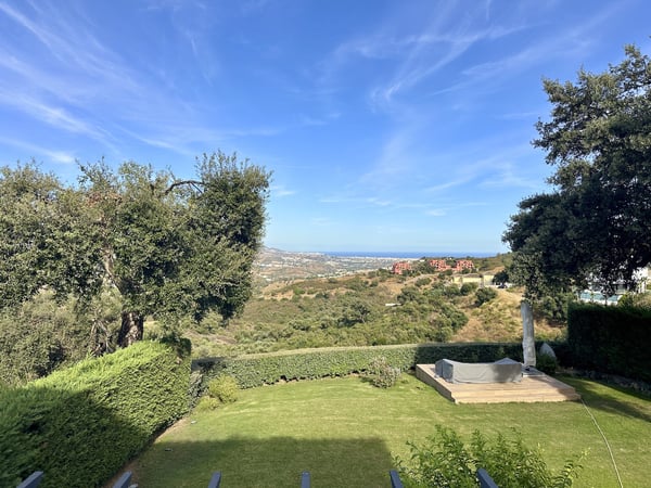 Apartment in La Mairena - view 1