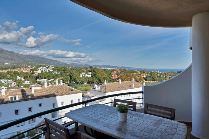 Apartment in Nueva Andalucia - view 1