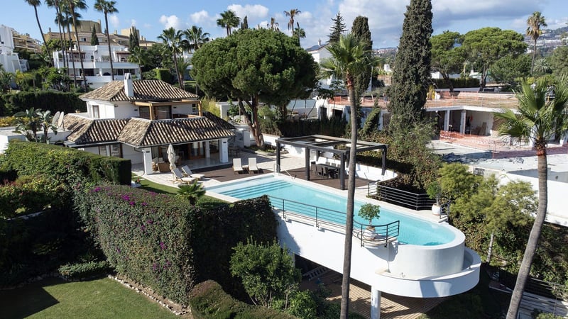 Villa in Nueva Andalucia - view 1