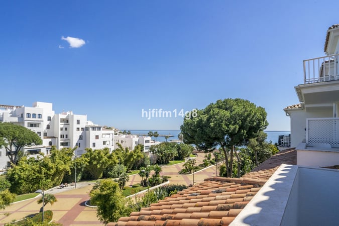 Apartment in Puerto Banus - view 1