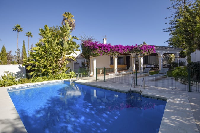 Villa in Guadalmina - view 1
