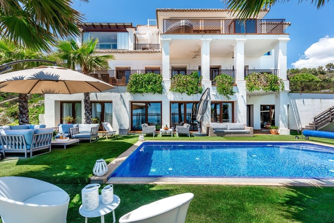Villa in Benahavis - view 1