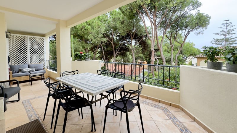 Apartment in Elviria - view 1