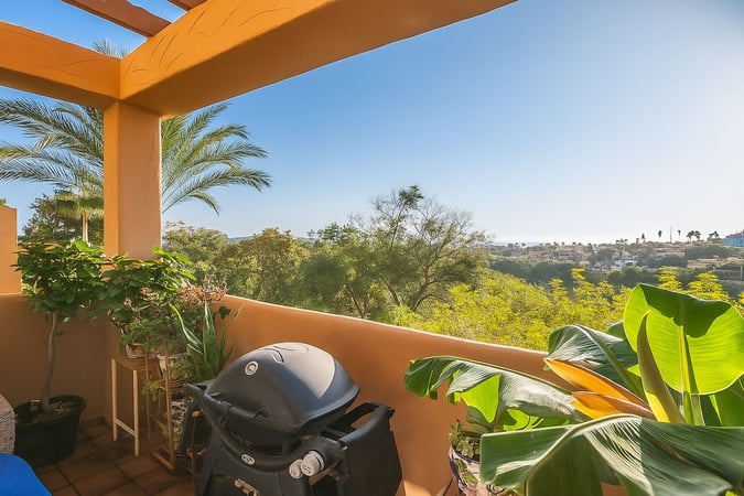 Apartment in Elviria - view 1