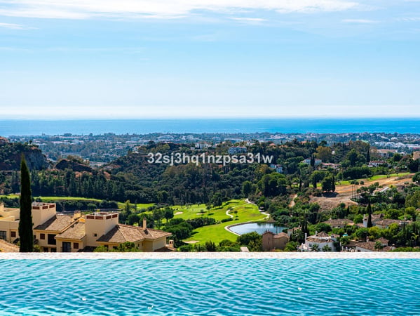 Villa in Benahavis - view 1