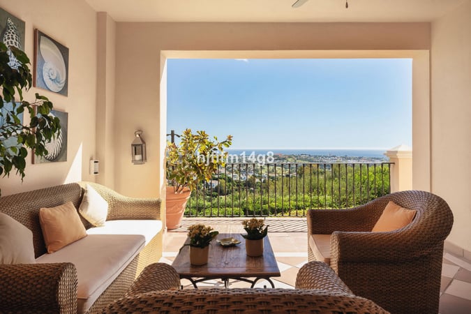Apartment in Benahavis - view 1