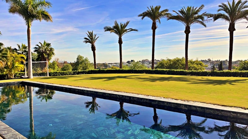 Villa in Benahavis - view 1