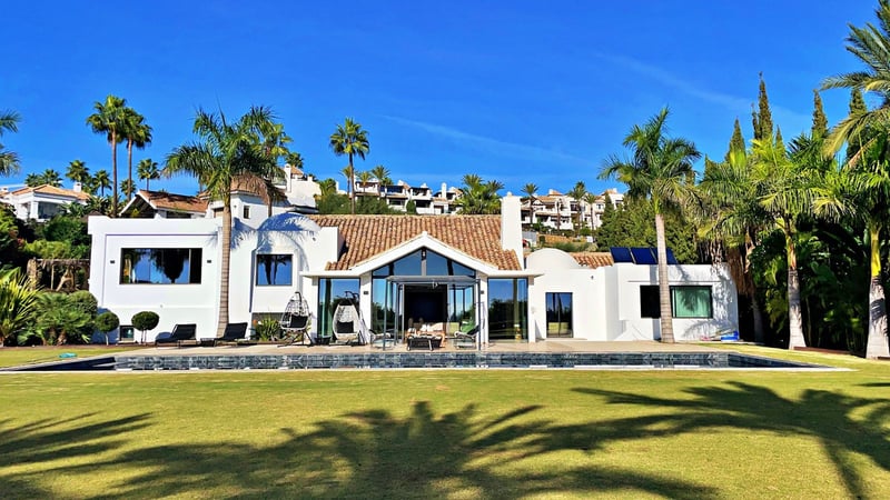 Villa in Benahavis - view 1