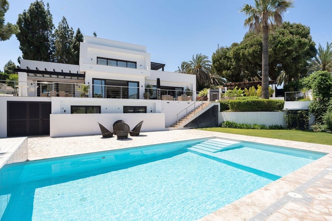 Villa in Nueva Andalucia - view 1