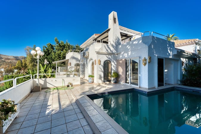 Villa in Nueva Andalucia - view 1