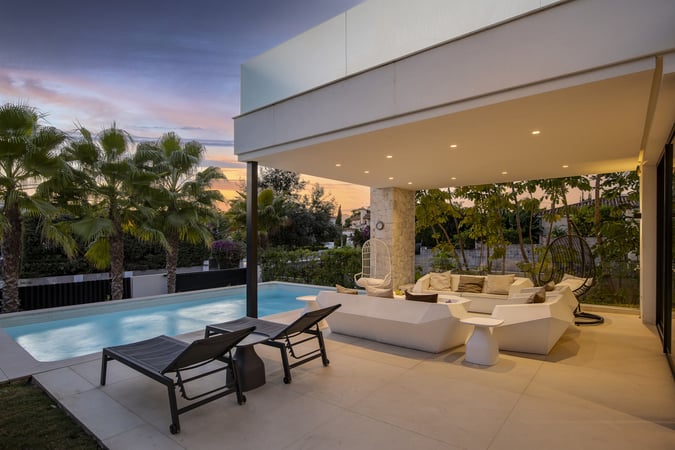 Villa in San Pedro de Alcantara - view 1