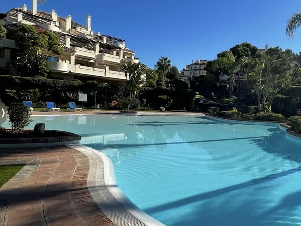 Apartment in Benahavis - view 1