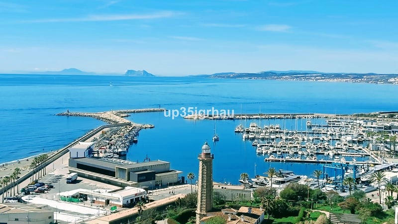 Apartment in Estepona - view 1