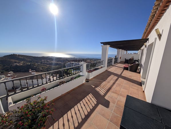 Penthouse in Sitio de Calahonda - view 1